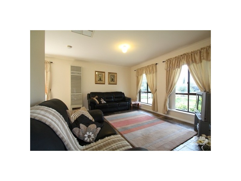 20 Warburton Drive, Woodcroft SA 5162