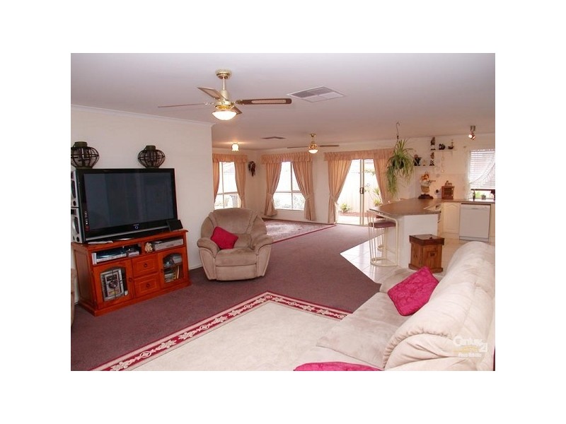 85 Pridham Boulevard, Aldinga Beach SA 5173