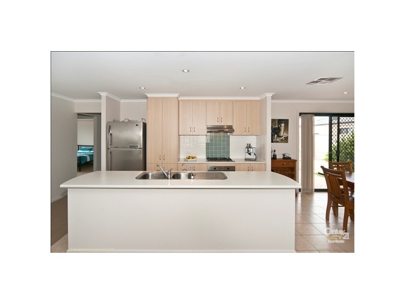 4 Bayside Avenue, Aldinga Beach SA 5173