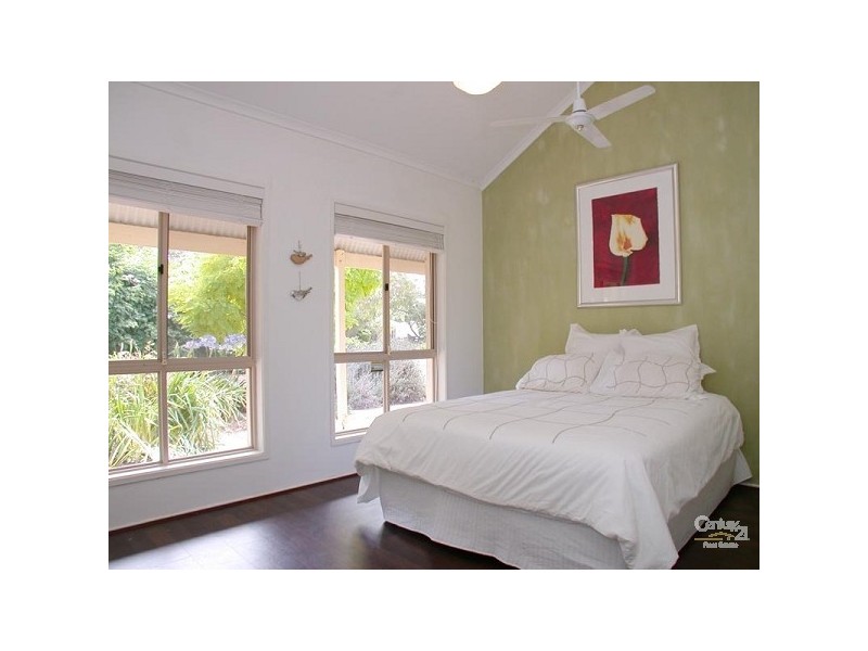 8 East Street, Port Willunga SA 5173