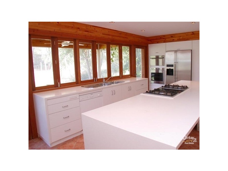 8 East Street, Port Willunga SA 5173