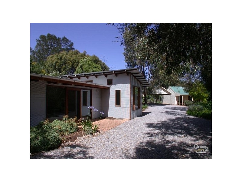 8 East Street, Port Willunga SA 5173
