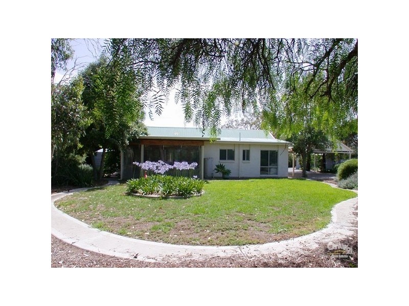 8 East Street, Port Willunga SA 5173