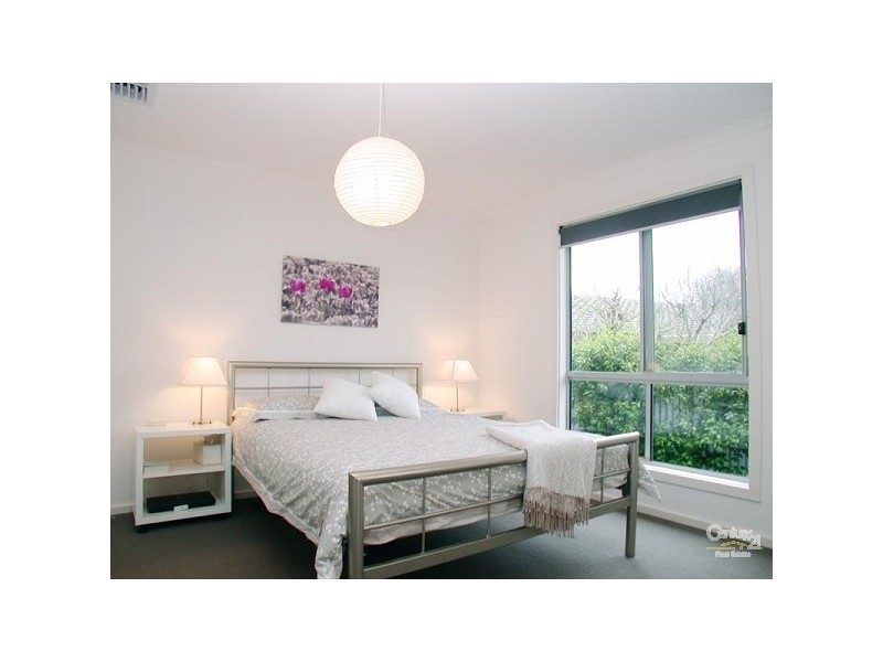 8 Falcon Street, Port Willunga SA 5173