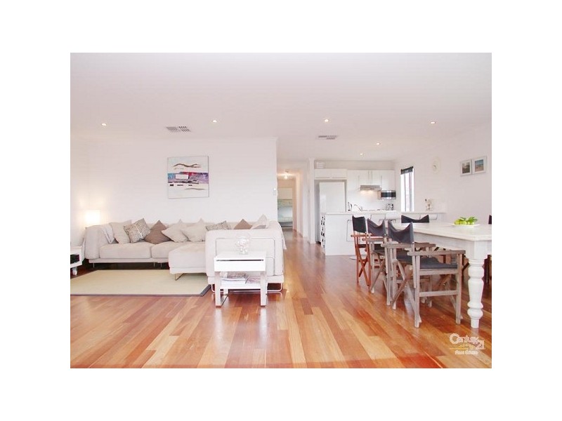 8 Falcon Street, Port Willunga SA 5173