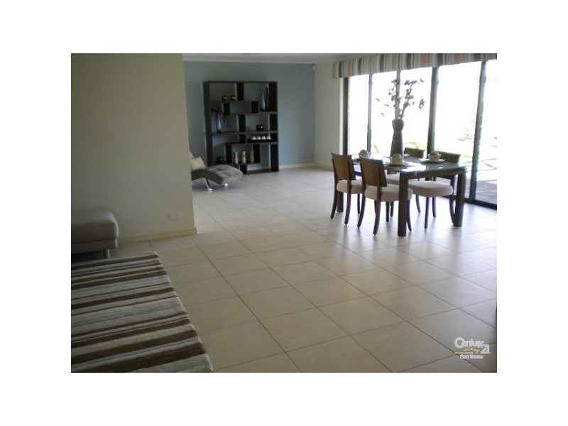 8 Nicholl Ave, Aldinga Beach SA 5173