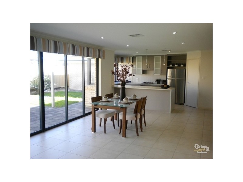 8 Nicholl Ave, Aldinga Beach SA 5173