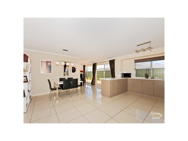 4 Azure Place, Aldinga Beach SA 5173