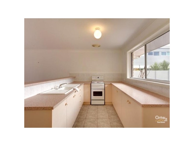 11 Caffrey Crescent, Port Willunga SA 5173