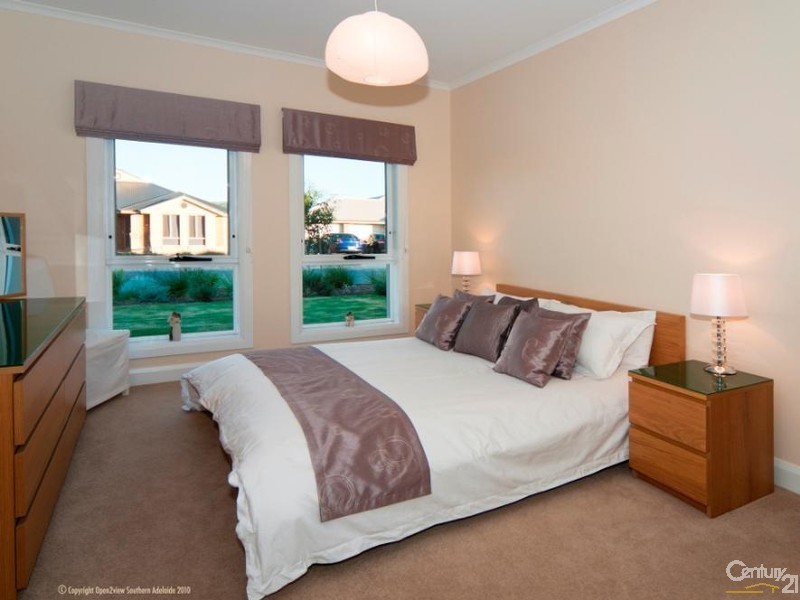 10 Whistlers Avenue, Aldinga Beach SA 5173
