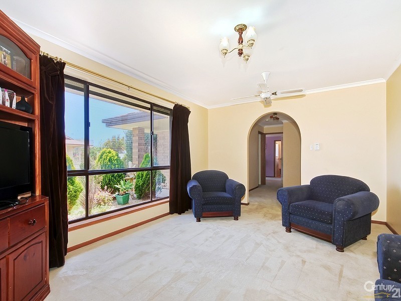 8 DeCaux Ave, Port Willunga SA 5173