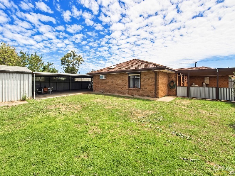8 DeCaux Ave, Port Willunga SA 5173