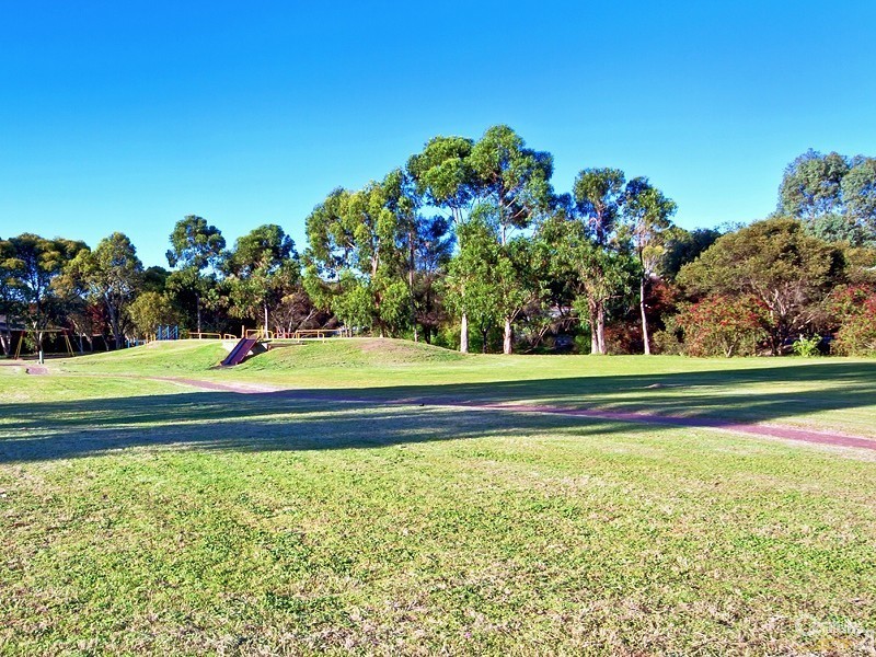 16 St Martins Court, Woodcroft SA 5162