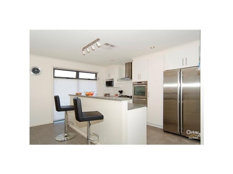5 Harvey Cresent, Aldinga Beach SA 5173