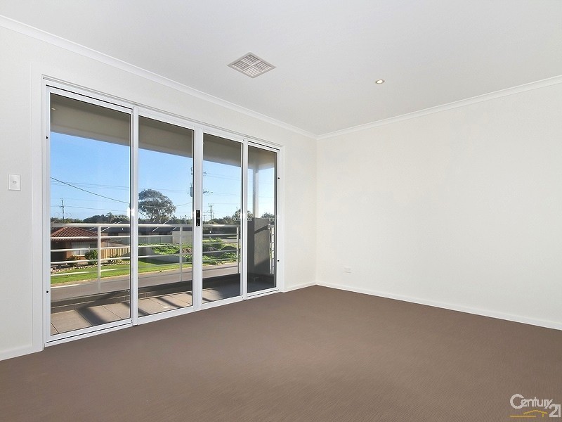 11 Hamilton Road, Aldinga Beach SA 5173