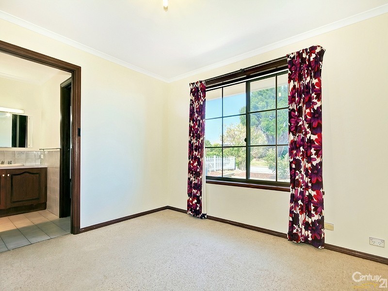 5 Redgate Court, Moana SA 5169