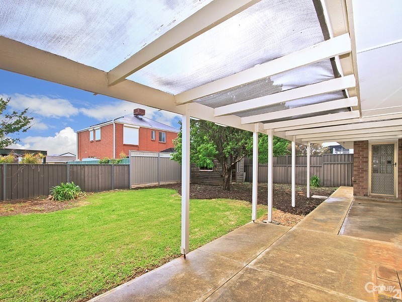5 Redgate Court, Moana SA 5169