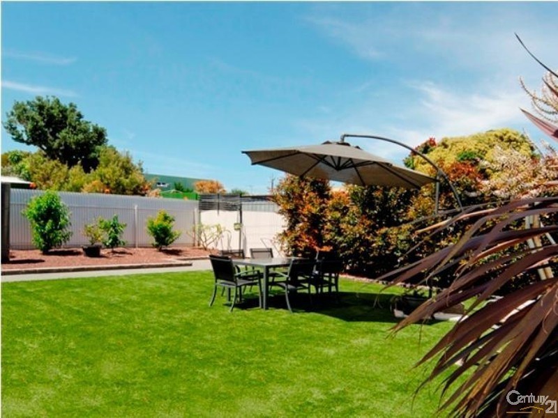 5 Harvey Crescent, Aldinga Beach SA 5173