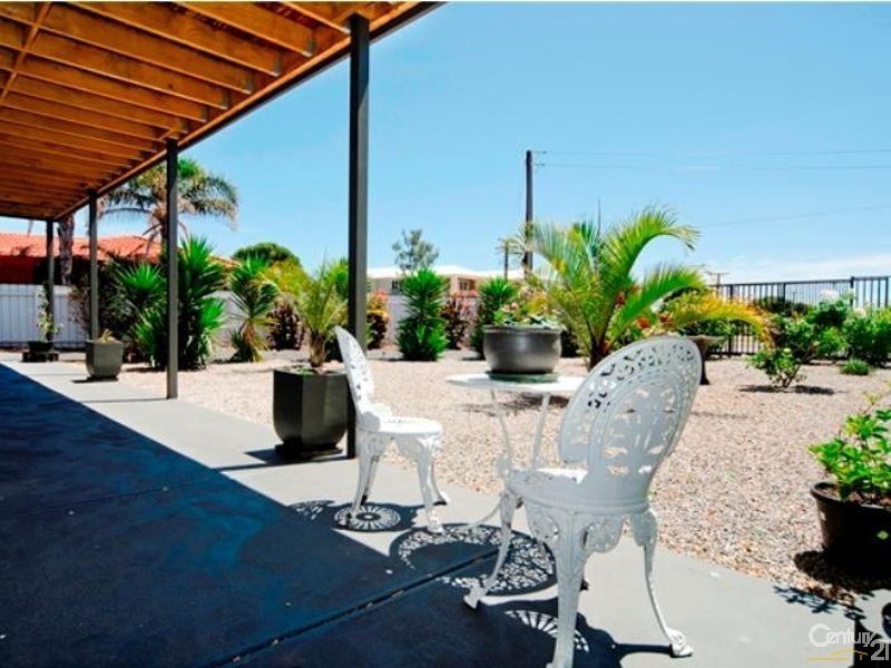 5 Harvey Crescent, Aldinga Beach SA 5173