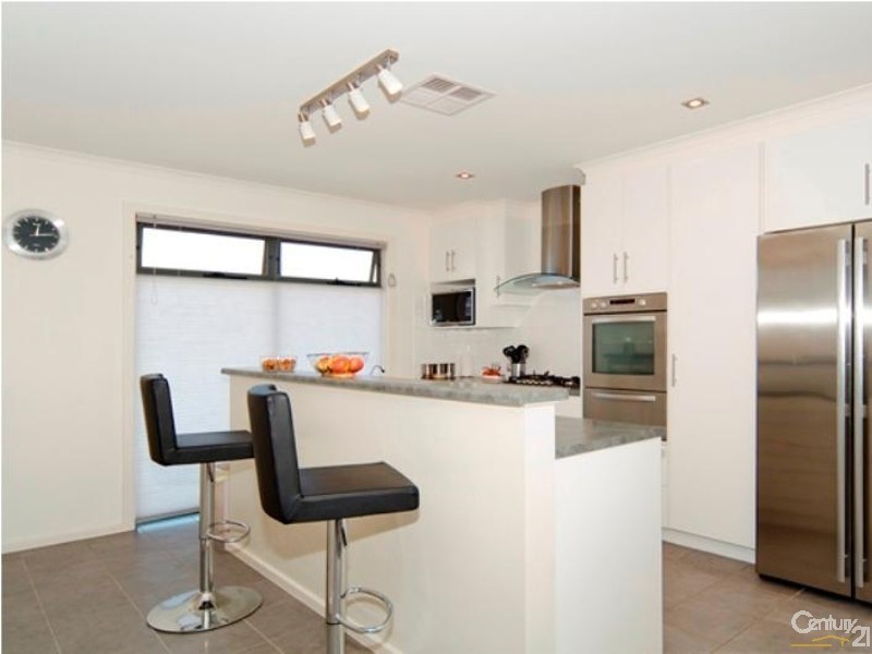 5 Harvey Crescent, Aldinga Beach SA 5173