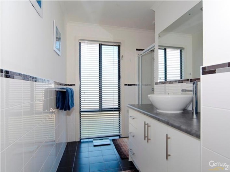 5 Harvey Crescent, Aldinga Beach SA 5173