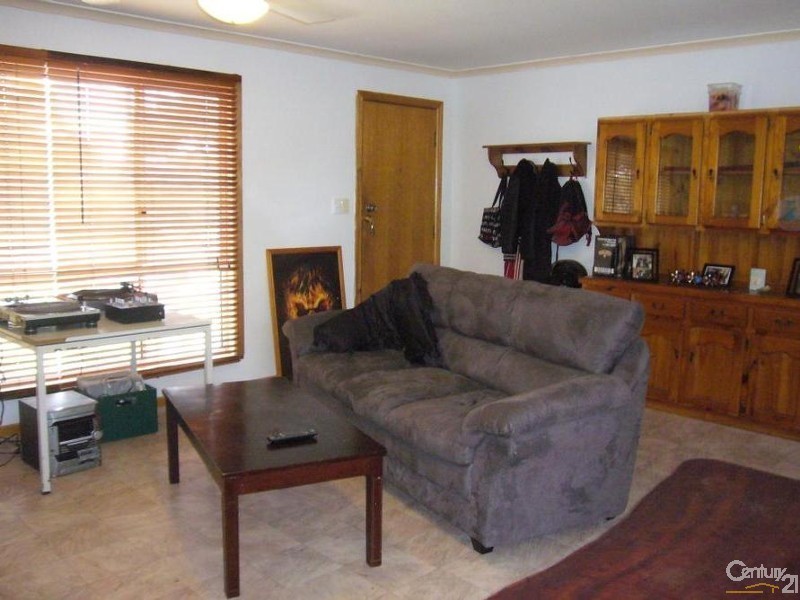 4 Harvey Crescent, Aldinga Beach SA 5173