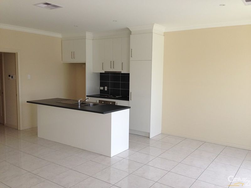 10 Oakley Crescent, Aldinga Beach SA 5173