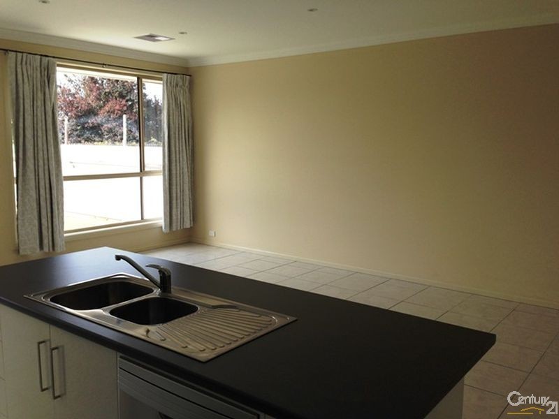 10 Oakley Crescent, Aldinga Beach SA 5173