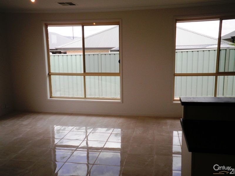 16 Sapphire Way, Aldinga Beach SA 5173