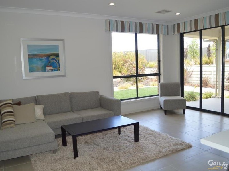 5 Aquamarine Boulevard, Hayborough SA 5211