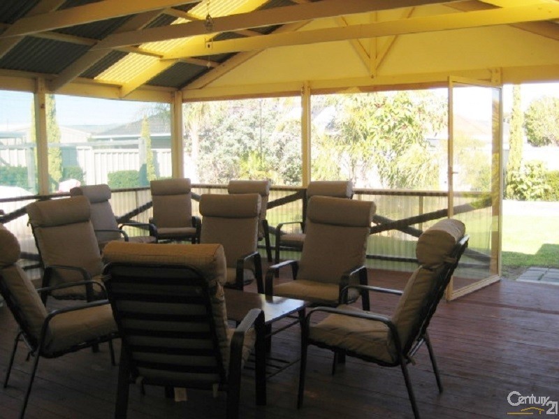 9 Barracoota Crescent, Aldinga Beach SA 5173