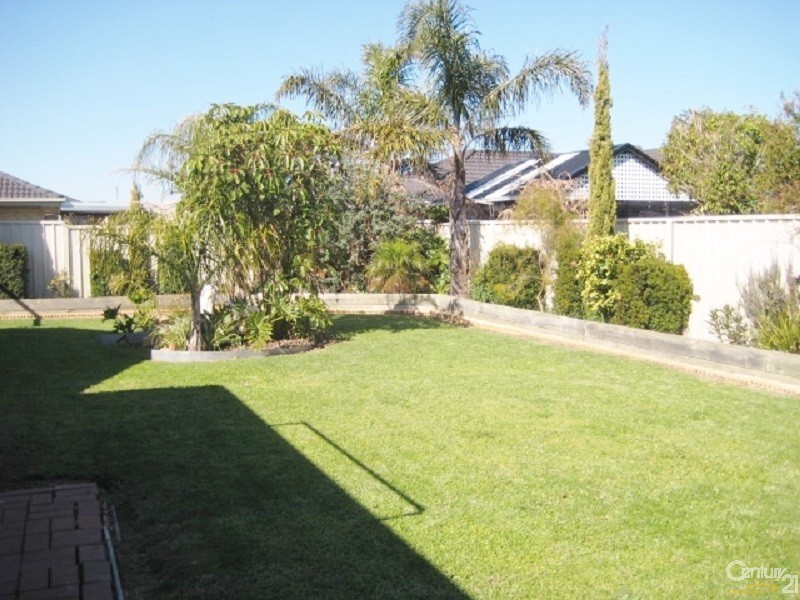 9 Barracoota Crescent, Aldinga Beach SA 5173