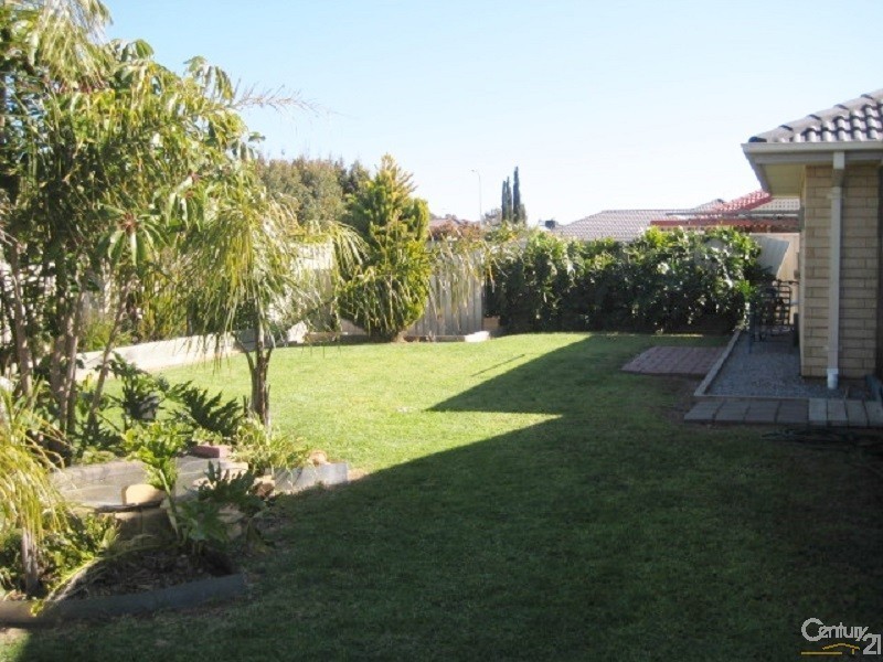 9 Barracoota Crescent, Aldinga Beach SA 5173