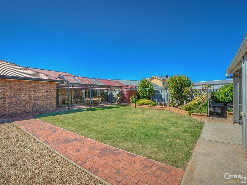 10 Harvey Crescent, Aldinga Beach SA 5173