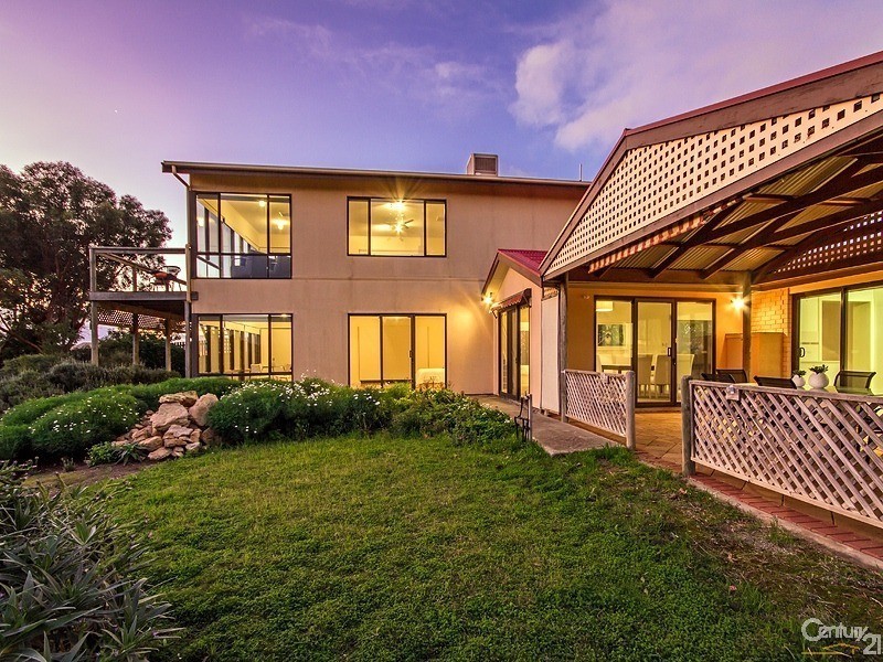 11 Caralue Street, Port Willunga SA 5173