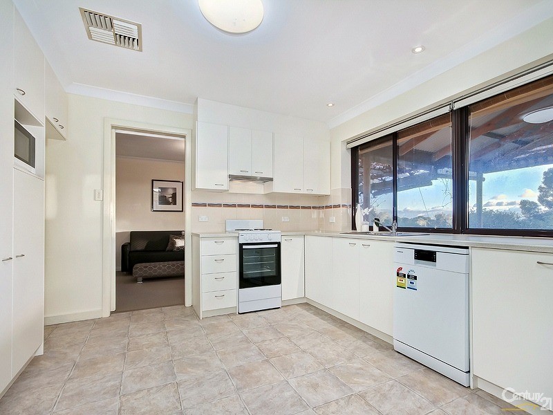 11 Caralue Street, Port Willunga SA 5173