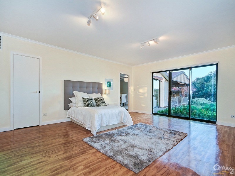 11 Caralue Street, Port Willunga SA 5173