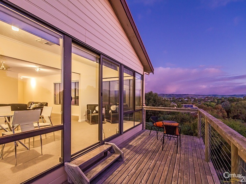 11 Caralue Street, Port Willunga SA 5173