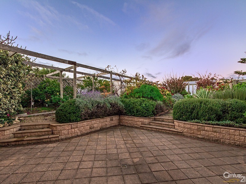 11 Caralue Street, Port Willunga SA 5173