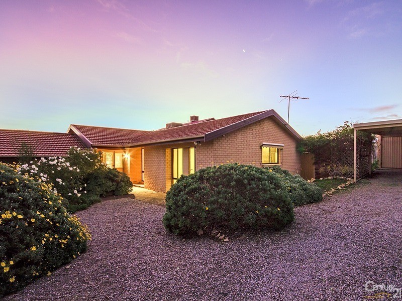 11 Caralue Street, Port Willunga SA 5173