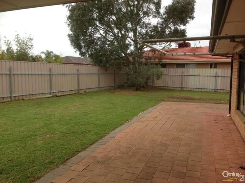 24 Pridham Boulevard, Aldinga Beach SA 5173