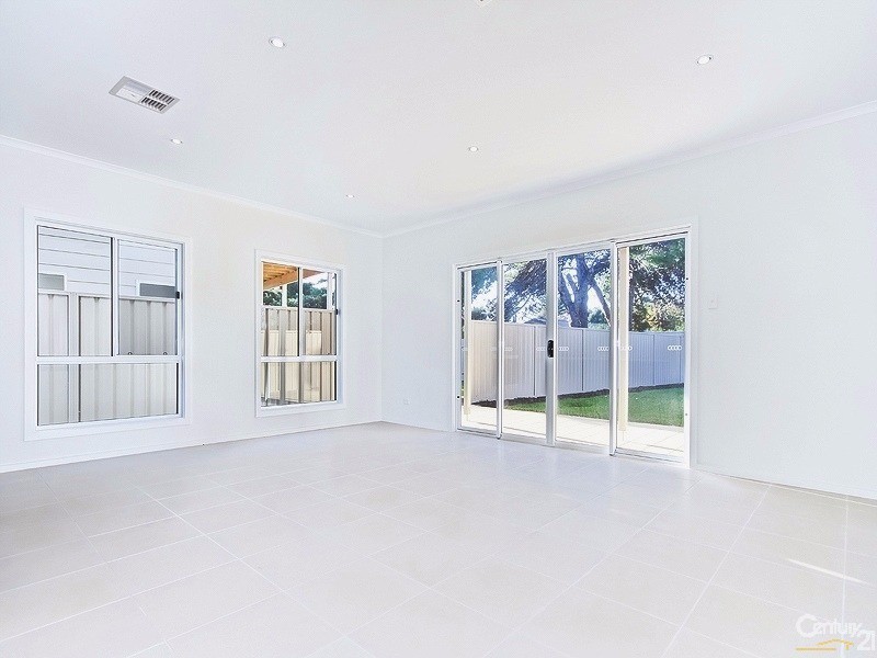 11 Hamilton Road, Aldinga Beach SA 5173