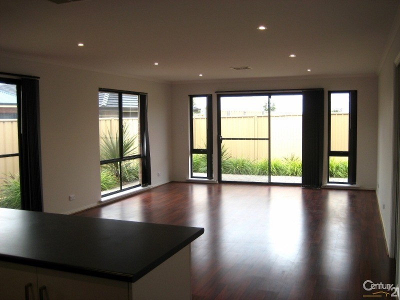 24 Deck Crescent, Seaford Meadows SA 5169