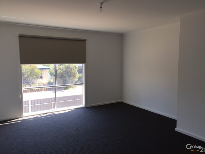 6 Harvey Crescent, Aldinga Beach SA 5173