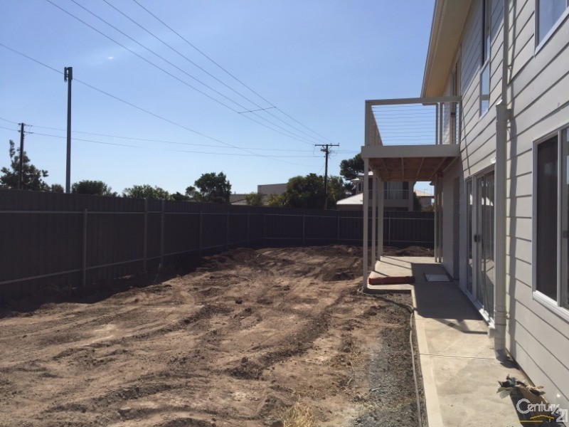 6 Harvey Crescent, Aldinga Beach SA 5173