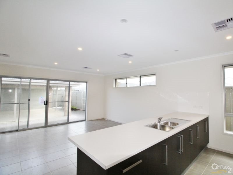 1 Rainbow Lane, Woodcroft SA 5162