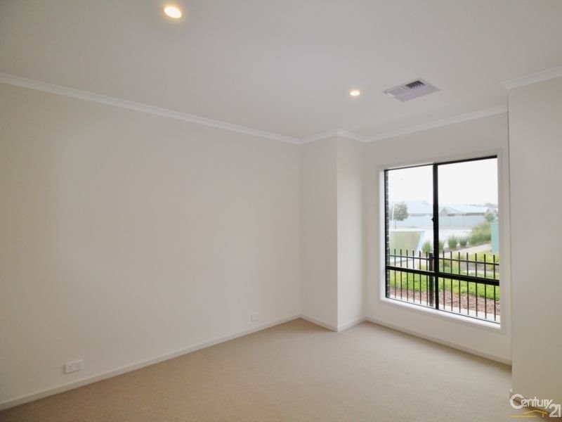 1 Rainbow Lane, Woodcroft SA 5162