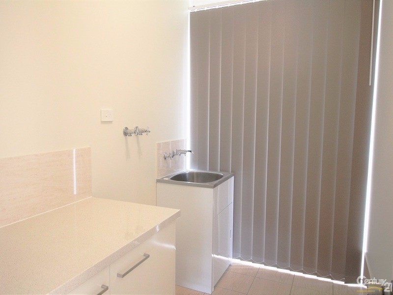 4 Harvey Crescent, Aldinga Beach SA 5173