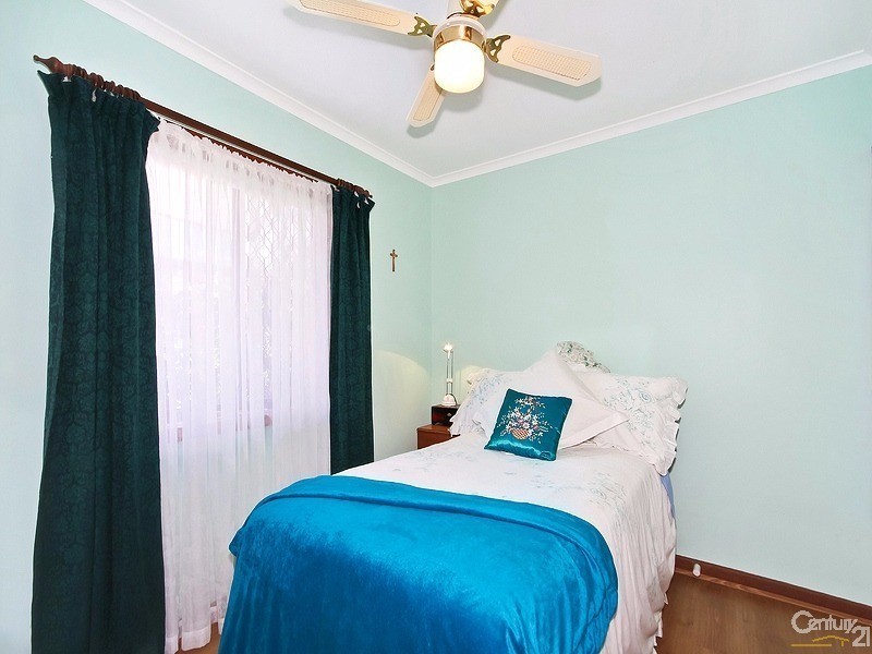 4 Falcon Street, Port Willunga SA 5173