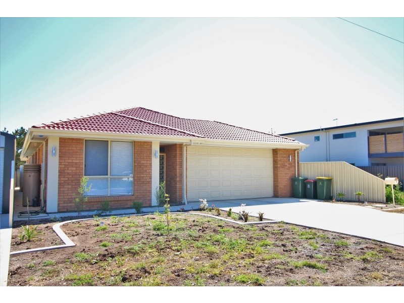 4 Harvey Crescent, Aldinga Beach SA 5173